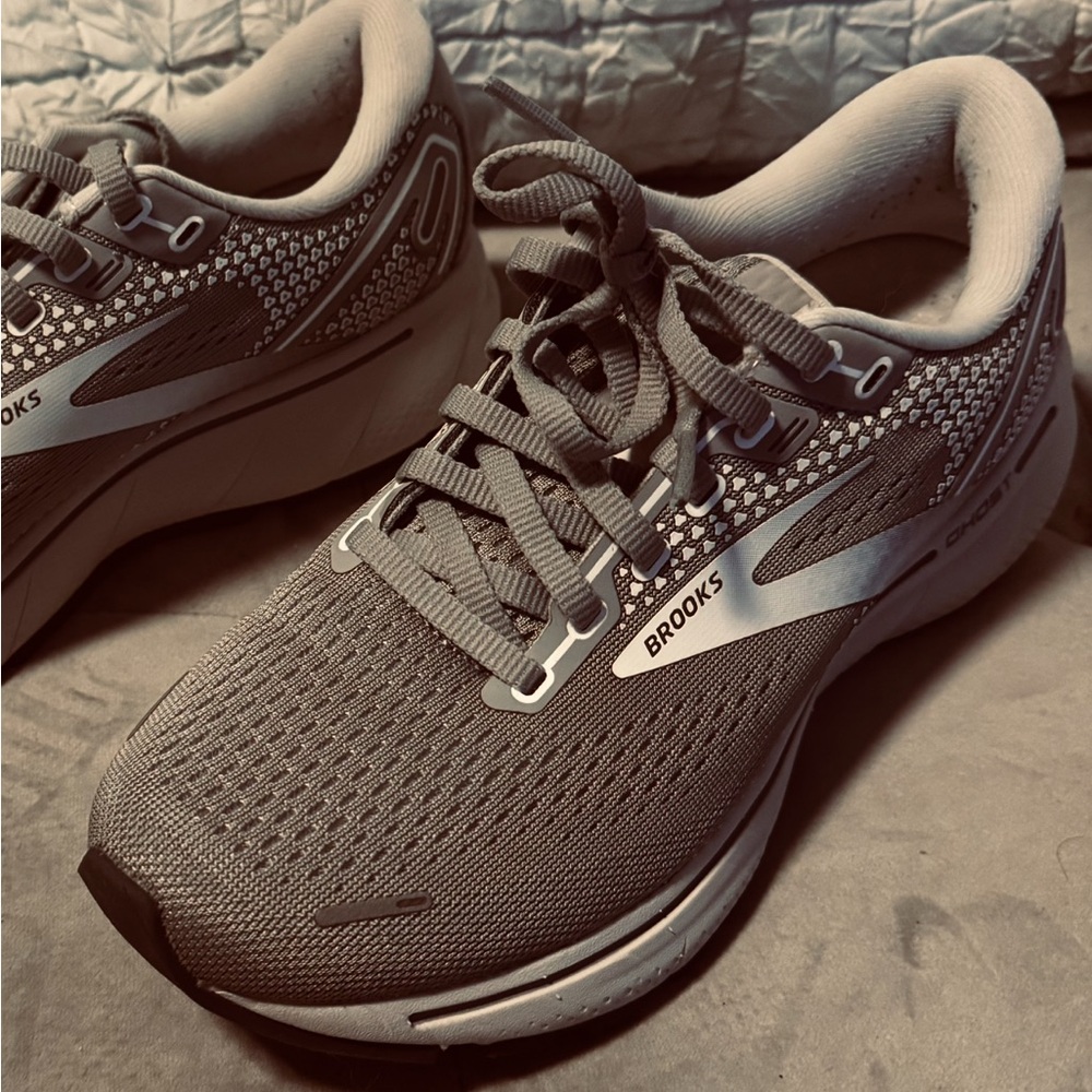 Brooks womens Gray Running Shoes (worn 2x)
